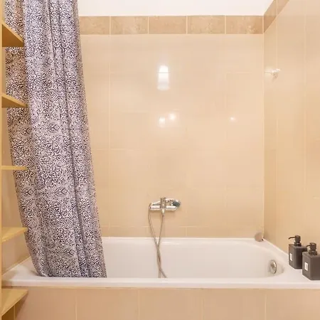 Apartamento Sage Meadow At Gozsdu Garden Dob 16 *